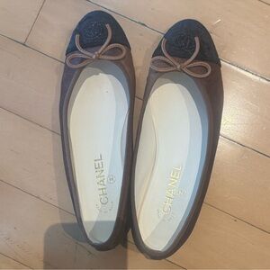 CHANEL Two-Tone Brown and Black Flats